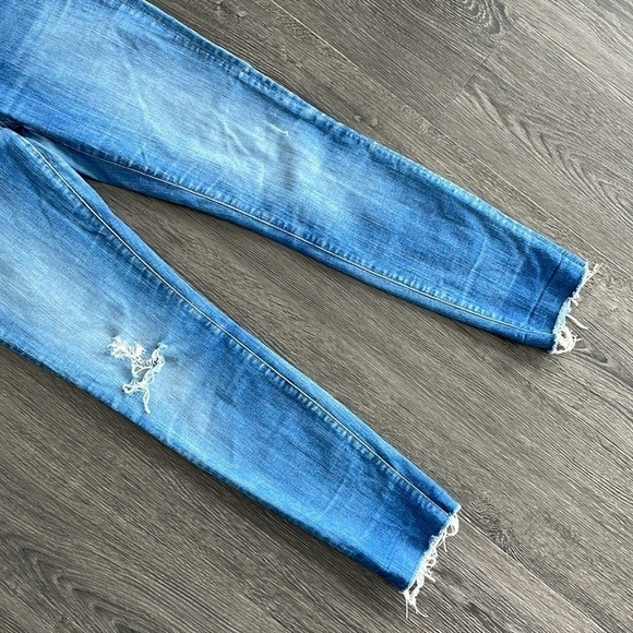 Sz27 Madewell 9” Mid-Rise Skinny and Distressed in a Medium Light Wash GUC - Picture 6 of 14